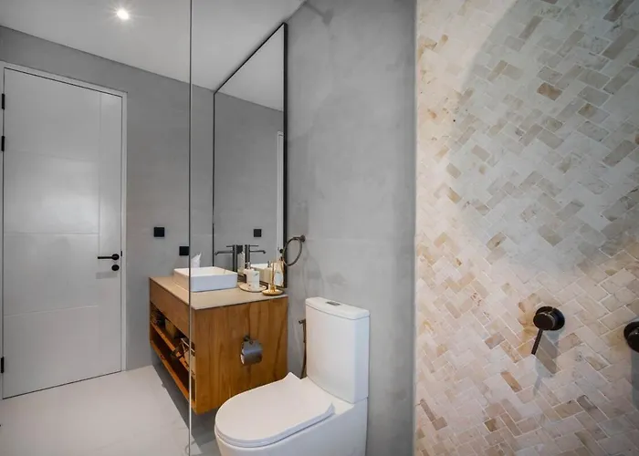 Six Palm 3 - 2br Rooftop Near Padang