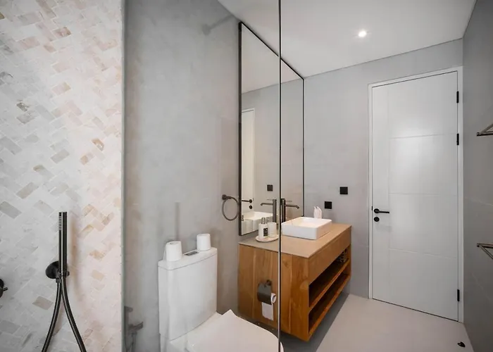 Six Palm 3 - 2br Rooftop Near Padang