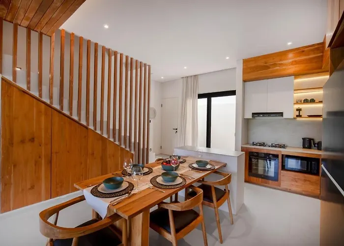 Six Palm 3 - 2br Rooftop Near Padang Villa